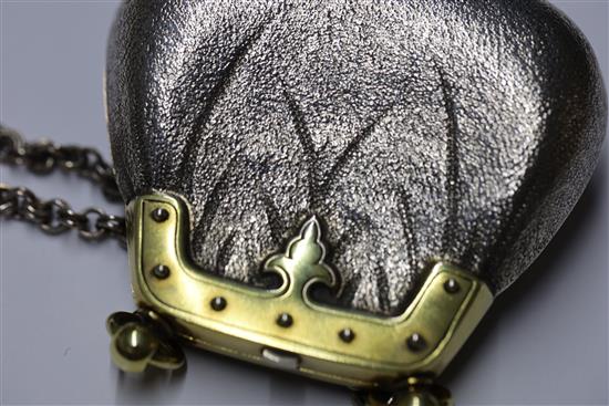A Victorian parcel gilt textured silver purse, by William Summers, gross 59 grams.
